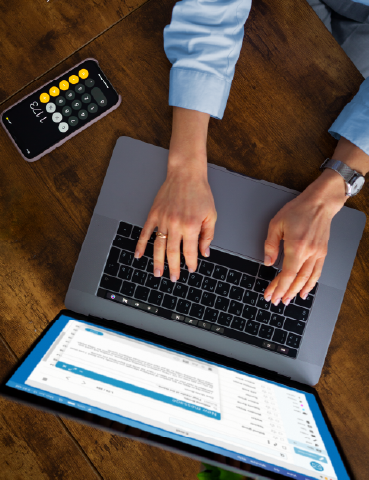 ¿Excel o Software de Facturación? La Mejor Opción para Autónomos y Pymes en 2026 1 Mesa de trabajo 1
