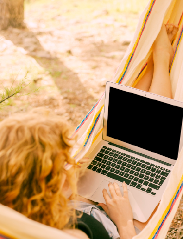 Nómadas digitales: factura desde donde te lleve el verano 1 Envía facturas instantáneamente por WhatsApp desde cualquier lugar